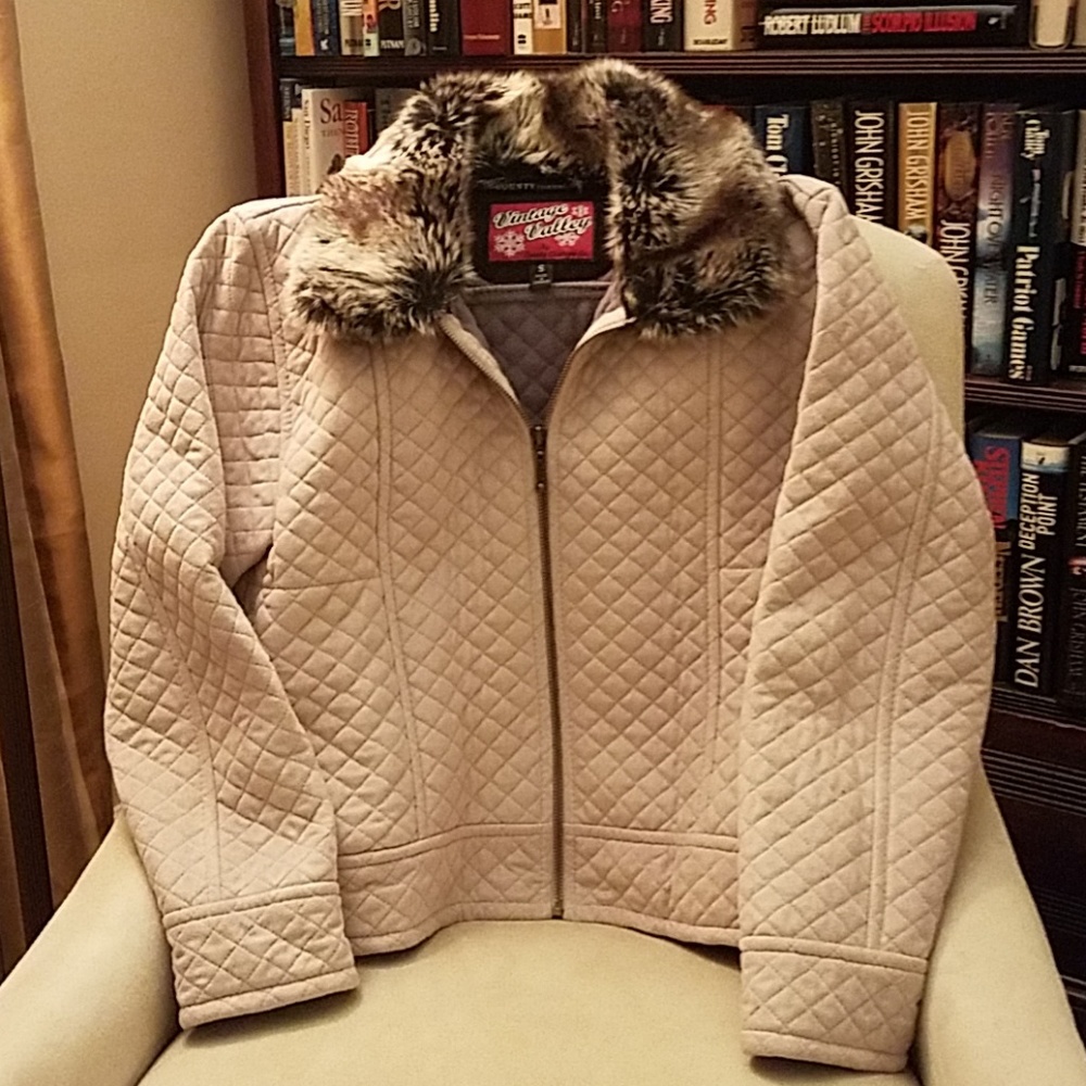 Gorgeous Faux fur trimmed quilted apres ski Jacket